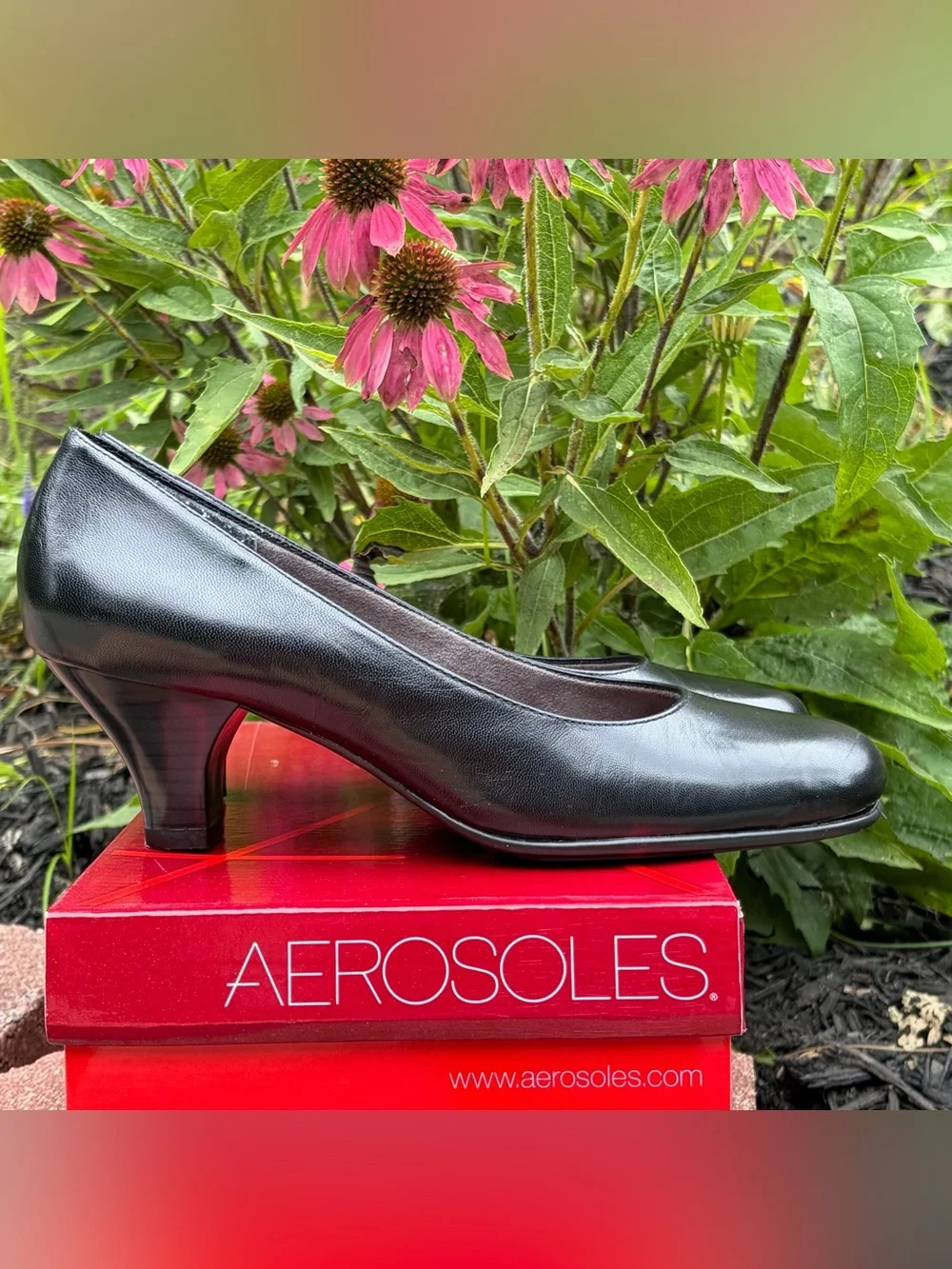 Aerosoles Y2K Black Leather Round Toe Low Heel Pumps Classic Minimalist Womens 8